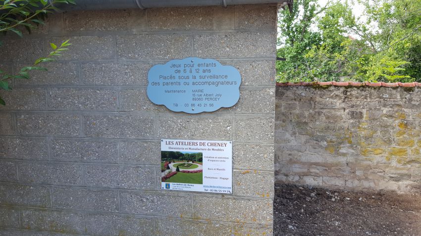 Square avec jeux pour enfants