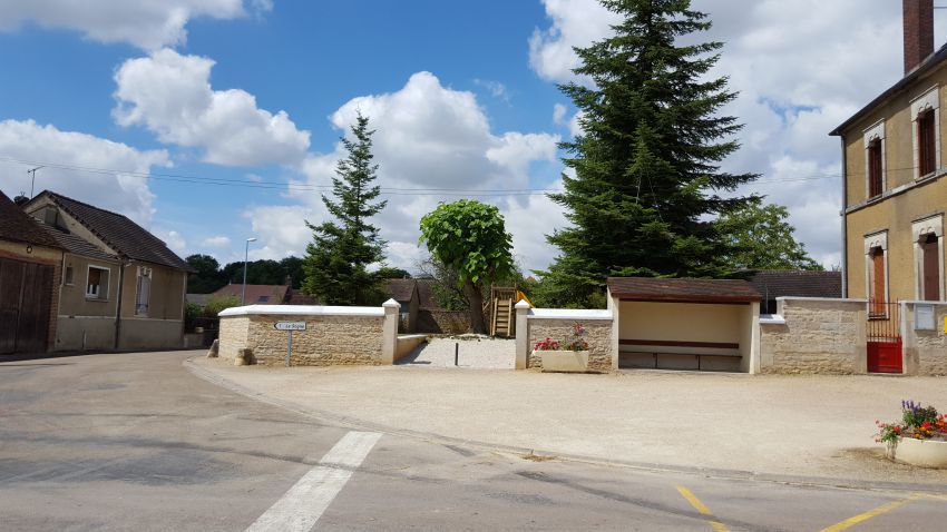Square avec jeux pour enfants