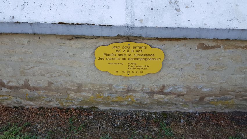 Square avec jeux pour enfants